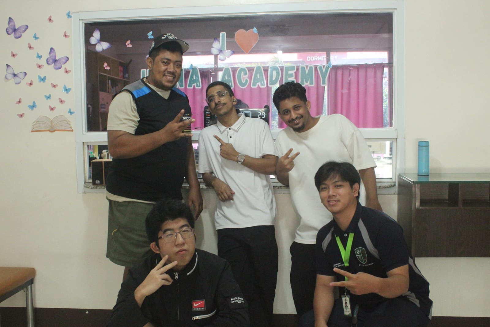 HANA Academy — Farklı ülkelerden öğrenciler