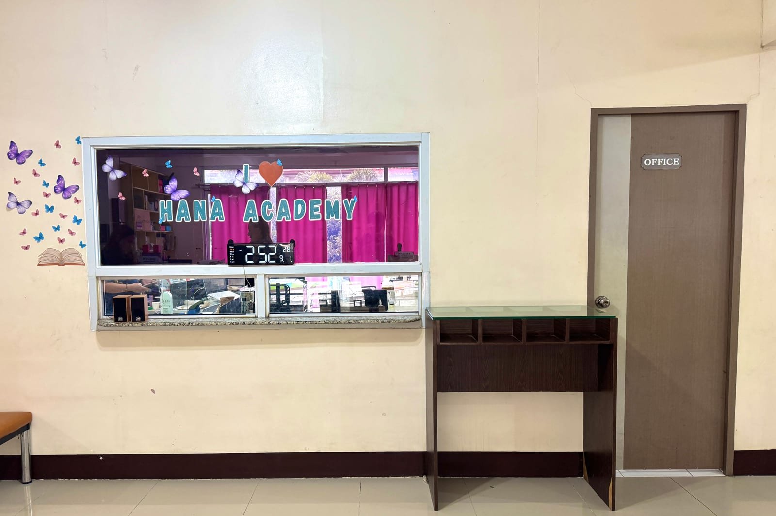 HANA Academy — Lobi ve resepsiyon