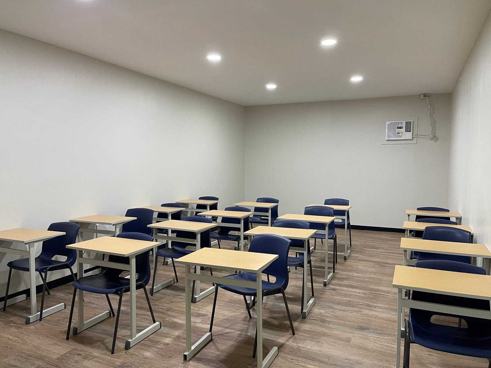 HELP English Institute — 그룹 수업