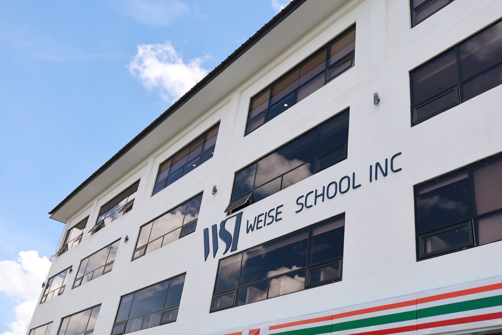 WEISE School — 건물 외관
